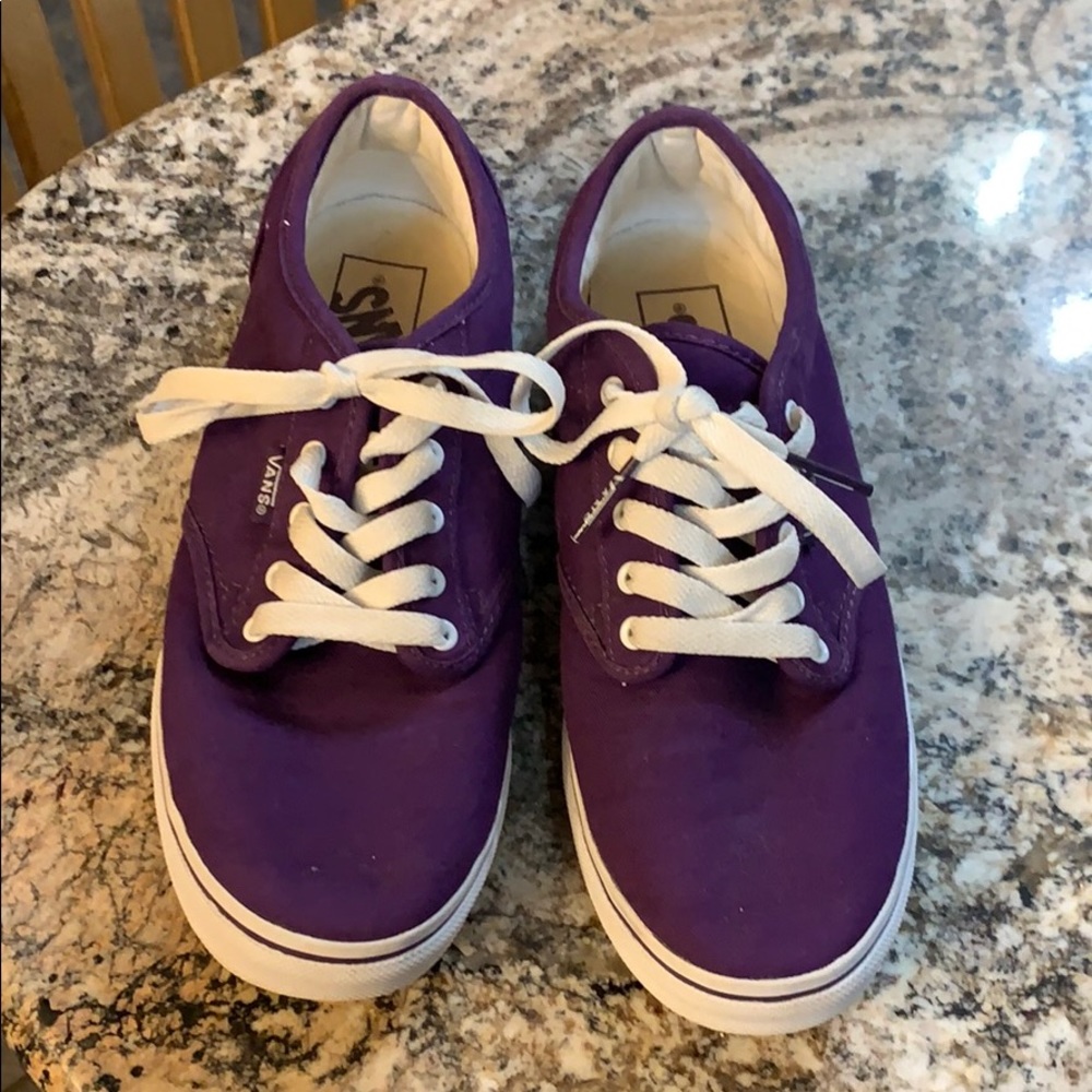 Purple van size 7. Like new